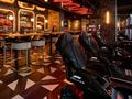 В Бостоне открыли ресторан F1 Arcade, в котором можно вкусно поесть и поездить за рулём болида Формулы-1