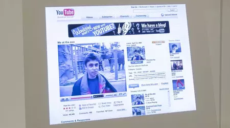 Перше відео YouTube було відзначено в експозиції лондонського Музею Вікторії та Альберта