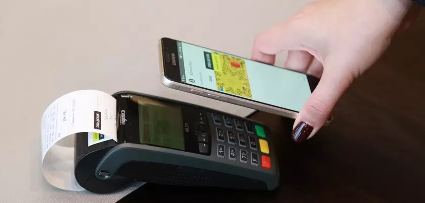 «Ощадбанк» научил чат-бота выпускать карточки, которые невозможно украсть или потерять