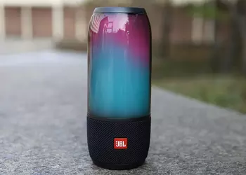 CES 2017: JBL Pulse 3 — влагозащищенная колонка с ярким дизайном