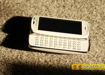 Беглый обзор Sony Ericsson TXT Pro: запоздавший SMS-фон 