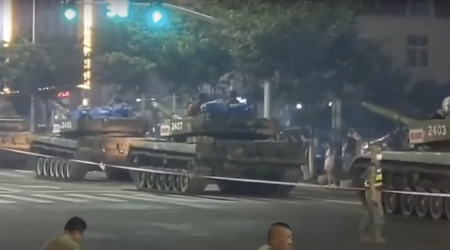China schickt Panzer auf die Straße, um Banken vor Demonstranten zu schützen