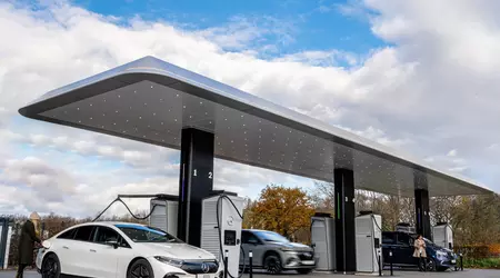Mercedes has opened a branded hub in Europe with charging stations for electric vehicles with a capacity of 300 kW