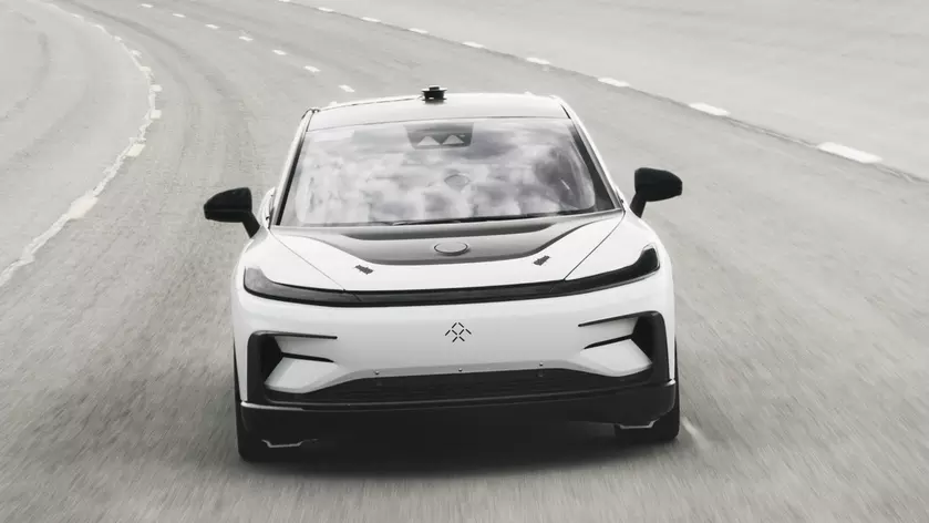 Видео: Faraday Future проводит скоростные испытания электрокара FF 91
