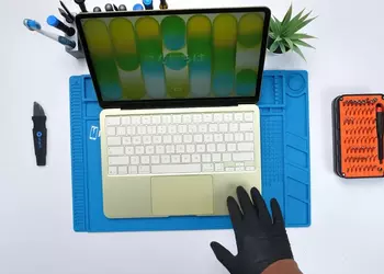 MacBook Neo изнутри: зачем Apple заполнила корпус воздухом и «акустическим пластиком»