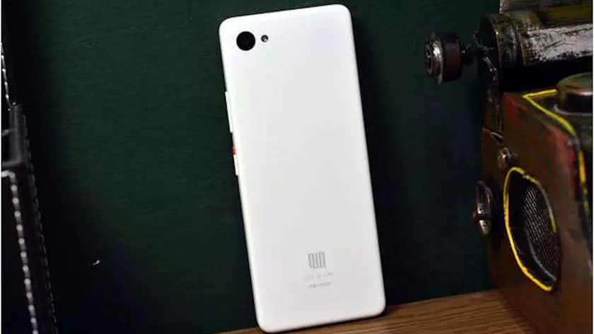 Xiaomi Qin AI Assistant Pro: преемник популярного бюджетника с вытянутым экраном 22,5:9