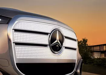 Mercedes-Benz приоткрыл свой самый эффектный электрический SUV