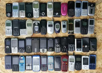 Study: in 2022, more than 5 billion smartphones will be scrapped - a column about 50 thousand kilometers high, or 1/8 the distance to the moon