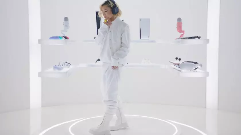 В рекламе наушников от Logitech замечена консоль Xbox Series X в белом корпусе