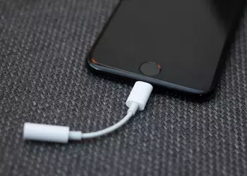 Meizu обещает хороший звук в наушниках с фирменным переходником