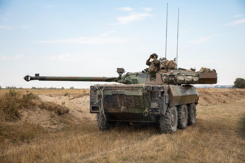 Министр обороны Франции рассказал когда Украина получит колёсные танки AMX-10RC