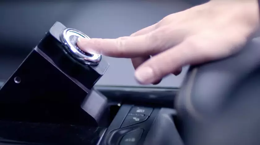 К 2027 году новые автомобили в США могут быть оснащены умными алкотестерами (+ видео)