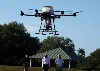 Во Флориде используют дроны для борьбы с комарами, которые переносят опасные болезни