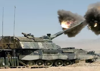 Немецкая гаубица Panzerhaubitze 2000 уничтожила российскую пушку 2А36 «Гиацинт-Б»