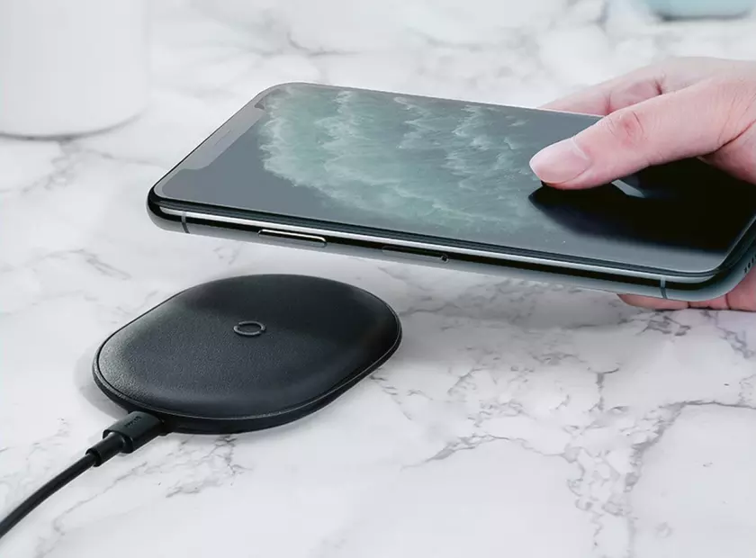 Baseus Cobble: беспроводная быстрая 15-ваттная зарядка за $14