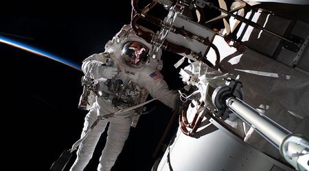 Die NASA schickte Astronauten ins All, um zwei 340 kg schwere Solarpaneele zu installieren