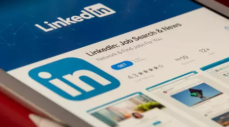 LinkedIn va mettre en œuvre des outils d'intelligence artificielle d'OpenAI pour la formation, le recrutement, le marketing et les ventes.