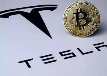 Tesla за год потеряла $204 млн из-за падения стоимости Bitcoin
