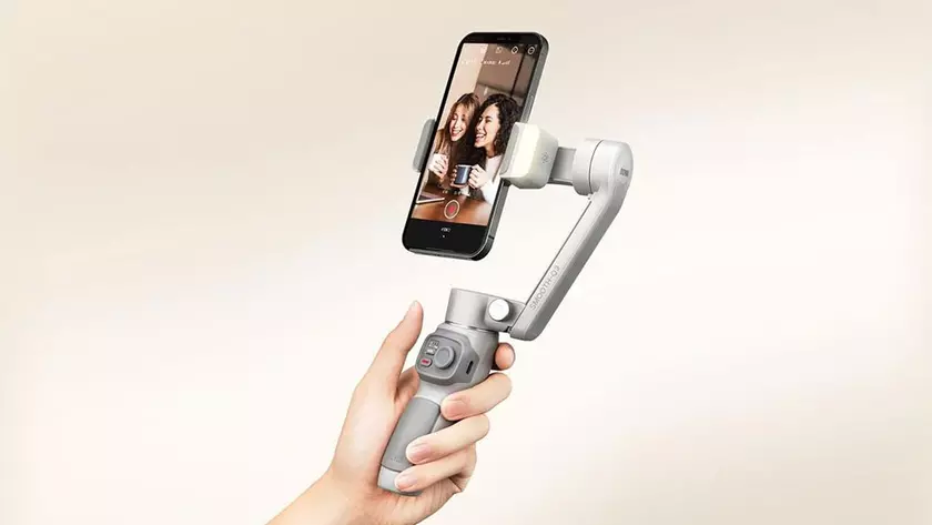 Zhiyun Smooth Q3: ручной стабилизатор для смартфона с режимом отслеживания объекта и поворотной подсветкой