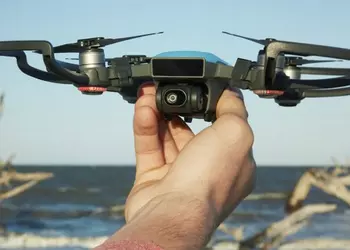 DJI Spark: «взрослый» селфи-дрон с управлением жестами