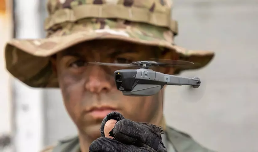 Украина получит микродроны Black Hornet Nano, они весят 16 грамм, летают до 2 км и предназначены для боевых действий в городе