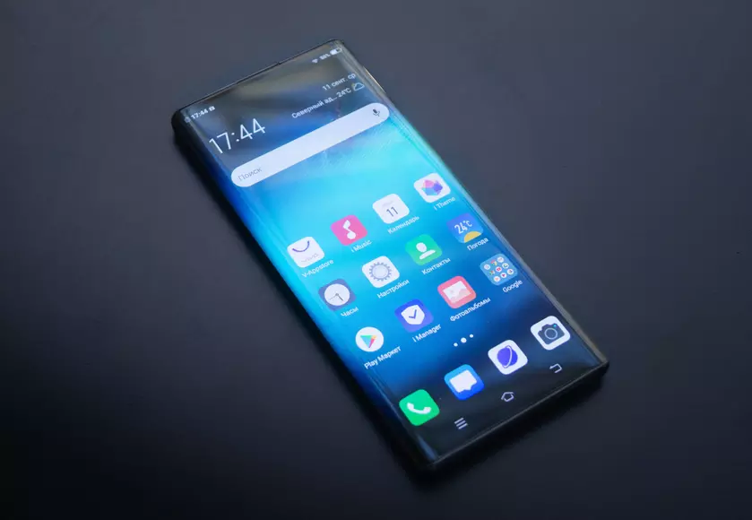 Vivo работает на концептуальным смартфоном NEX 5 с подэкранной камерой, чипом Snapdragon 888 и оптикой ZEISS