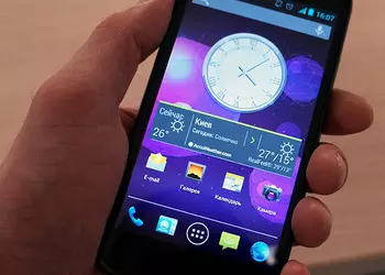 Обзор смартфона с ёмкой батареей Fly IQ4411 Quad Energie 2