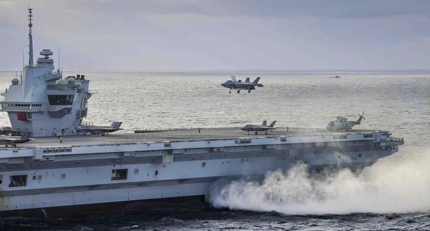 Британский авианосец HMS Queen Elizabeth с истребителями пятого поколения F-35B Lightning II впервые в истории перешёл под командование НАТО