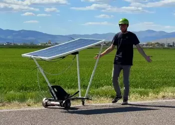 Сломанный гироскутер превратили в карт, работающий от солнечной панели