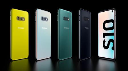 Le Samsung Galaxy S10 reçoit une mise à jour vieille d'un an aux États-Unis.