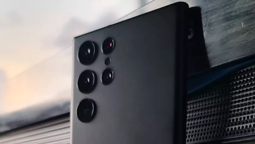 На $100 дороже предшественников и iPhone 13: инсайдер раскрыл цены новых флагманов Samsung Galaxy S22