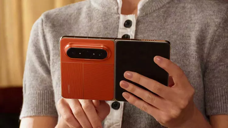 Huawei Pura X Max: как китайцы научились продавать дорогие «раскладушки» лучше бюджетных