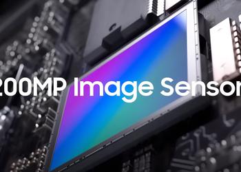 Samsung demonstrating its 200MP HP1 sensor by printing a cat billboard
