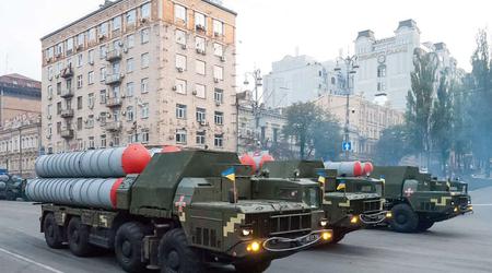Ukrainian anti-aircraft gunners demonstrated the launch of two missiles from the S-300 air defense system