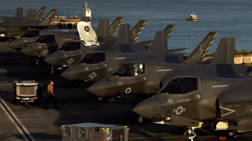 Китай наложил санкции на Lockheed Martin и Raytheon – им запрещено торговать и инвестировать в КНР