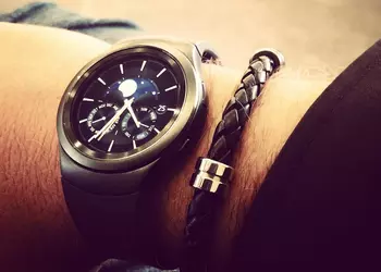 Так выглядят неанонсированные "умные" часы Samsung Gear S2 живьем