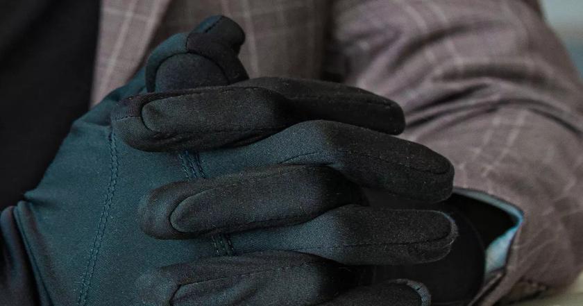 Ученые представили умные перчатки с тактильной связью