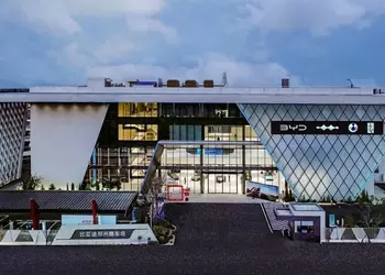 BYD открыла автомобильный парк развлечений с трассой, дюнами и бассейном для внедорожников