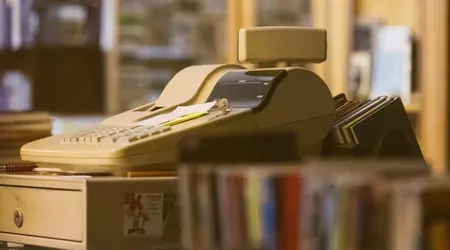 Повстання касових апаратів: у США хакери змусили каси видавати замість чеків маніфести на захист працівників