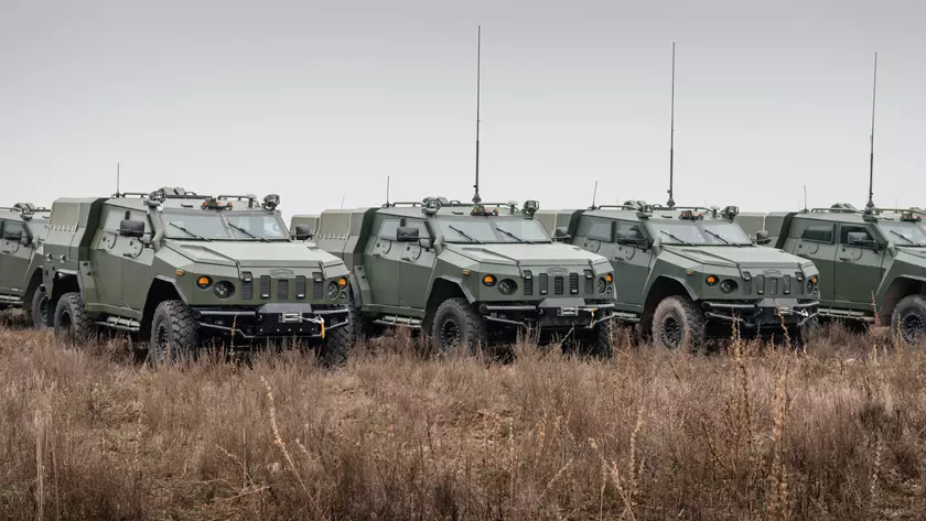 Украинские военные получили новые отечественные бронемашины "Новатор"
