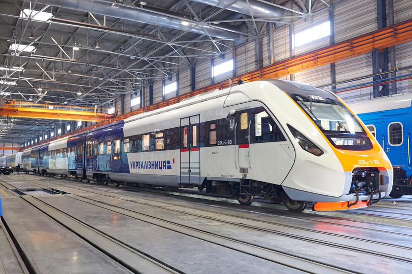 Спутниковый интернет Илона Маска Starlink появится в украинских поездах до конца 2022 года