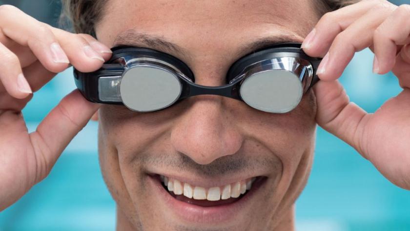 FORM представила очки для плавания с HUD «FORM Swim Goggles»