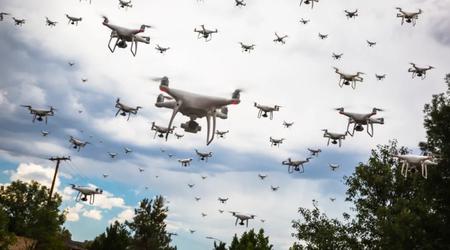 Danmark har udviklet en drone, der oplades fra højspændingsledninger (video)