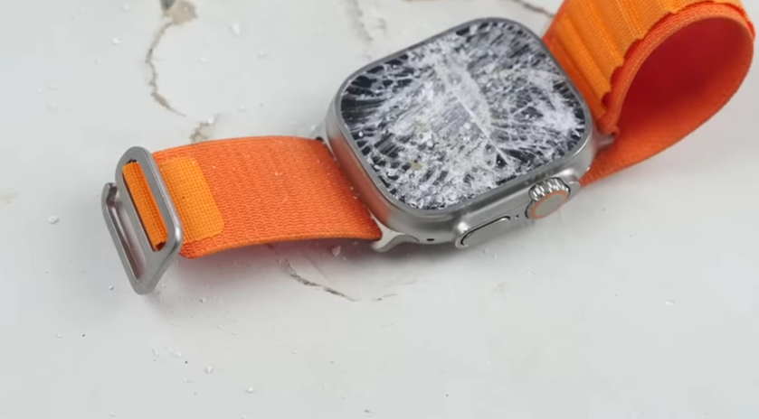 Во время теста Apple Watch Ultra на прочность стол сломался быстрее, чем часы