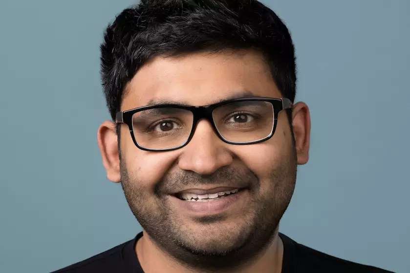 Новое руководство социальной сети Twitter запускает "масштабную реорганизацию"