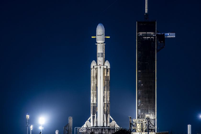Falcon Heavy успешно совершила шестую миссию в своей истории – SpaceX отправила в космос три спутника
