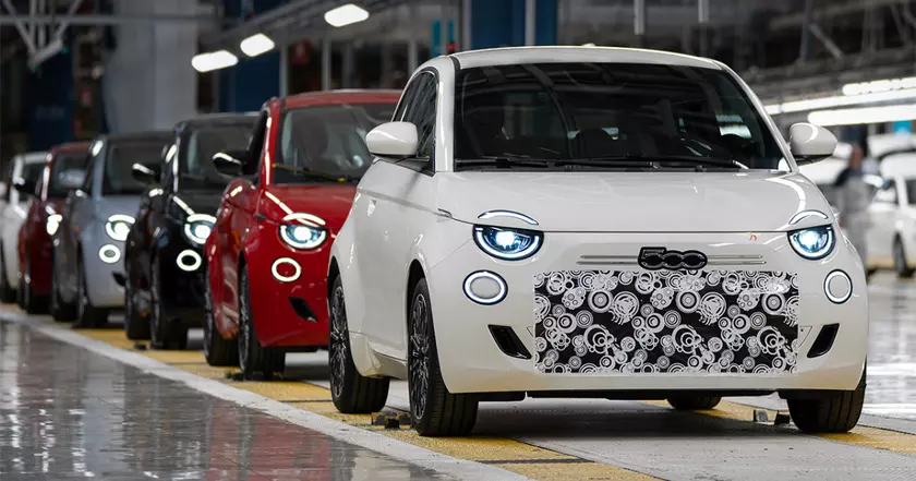 La Nuevas Aventuras del Iconico Fiat 500: Ahora en Versión Híbrida