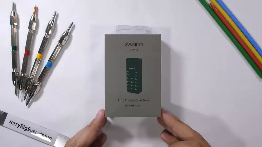 Миниатюрный телефон Zanco Tiny T1 прошел тесты на прочность