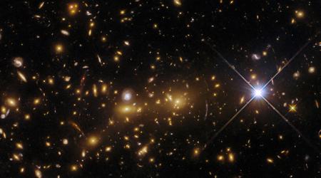 Hubble a révélé la naissance d'un monstre cosmique à 8 milliards d'années-lumière dans la constellation des Canes Venatici.