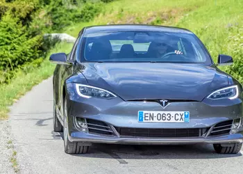 Продажи Tesla в Европе рухнули на 49%